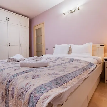 Elegant 1-bedroom *