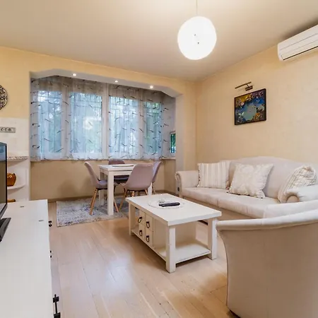 Elegant 1-bedroom *